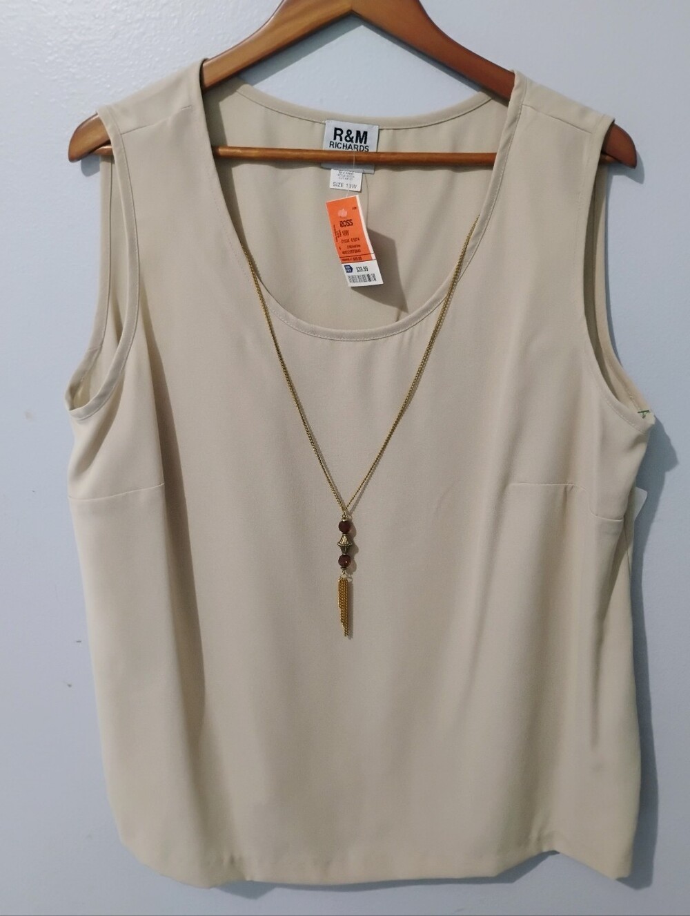 R&M Richards Cream Scoop Neck Sleeveless Blouse With Removable Necklace
